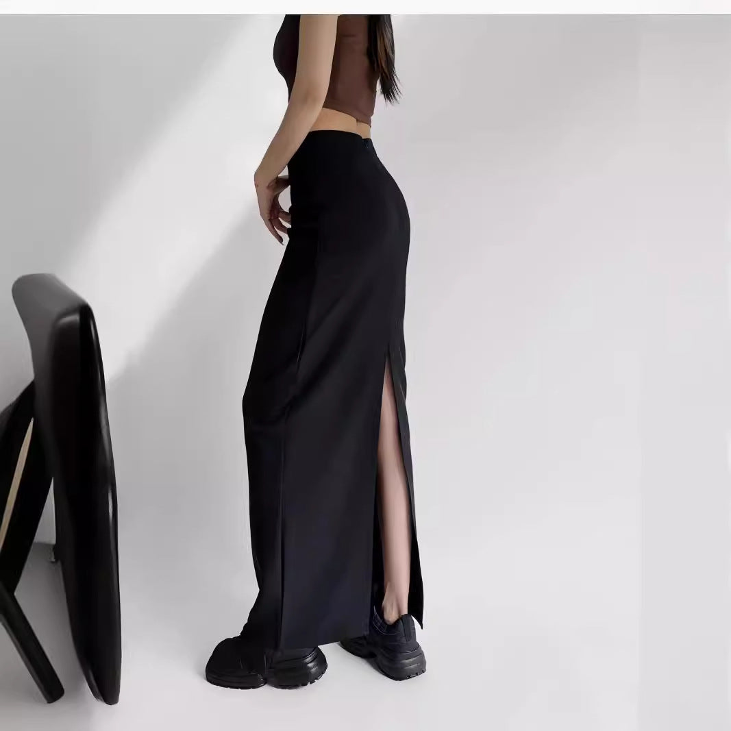 Rear slit hip hugging solid color skirt